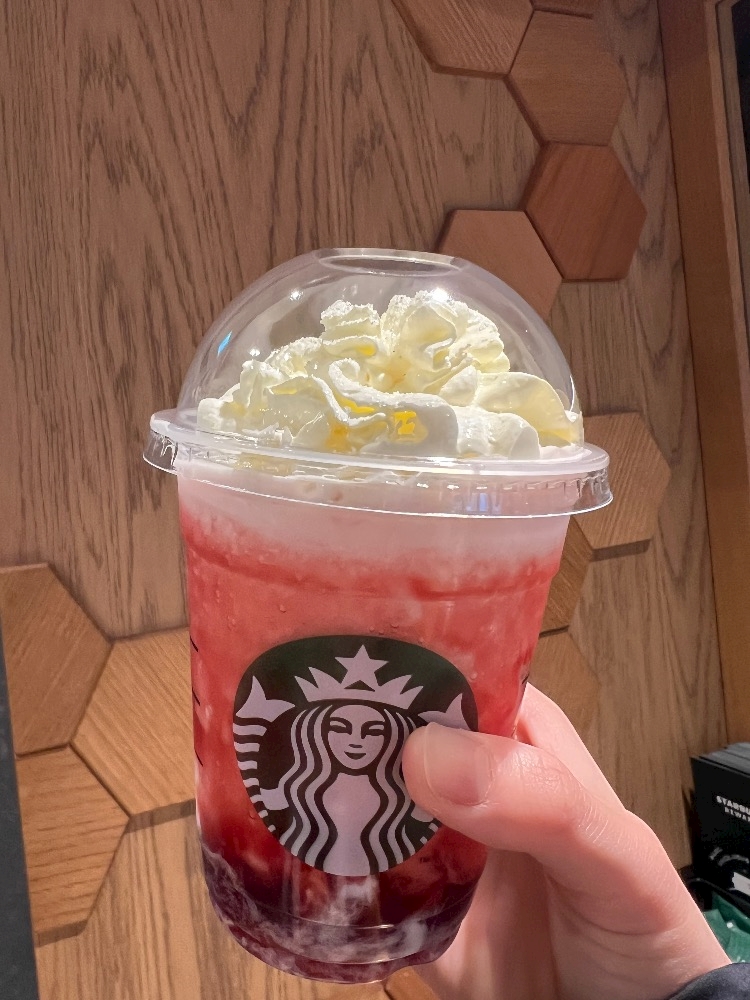 すたば新作🍓🤍