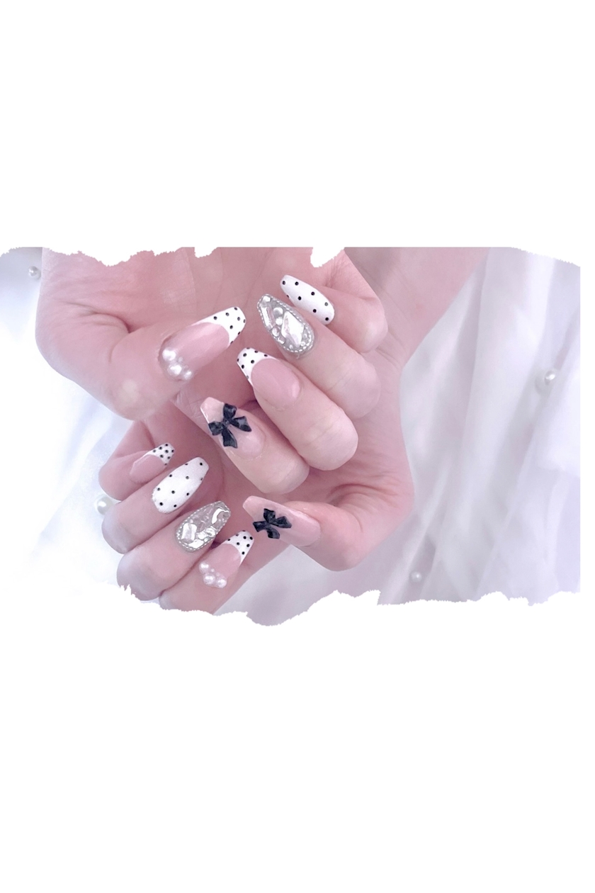 💅🤍🖤