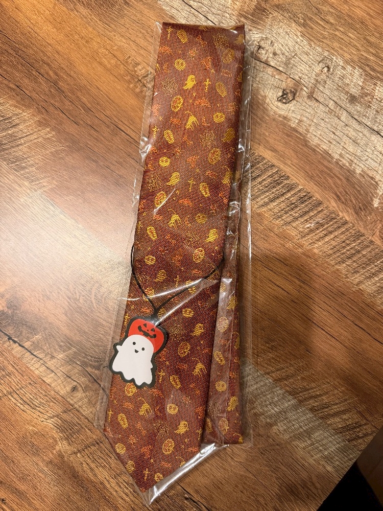 🎃今年の男子スタッフは「ハロウィンネクタイ」で参戦します🧑‍💼🎃