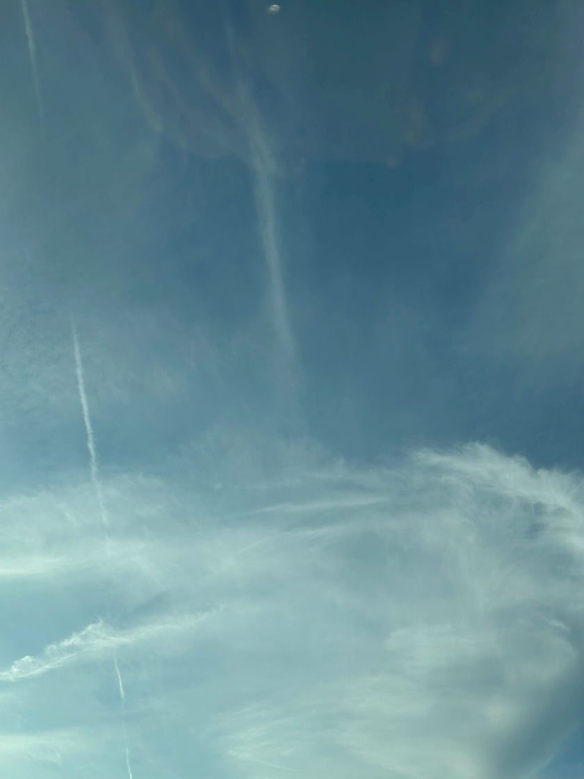 飛行機雲への思いさまざま☁️✈️