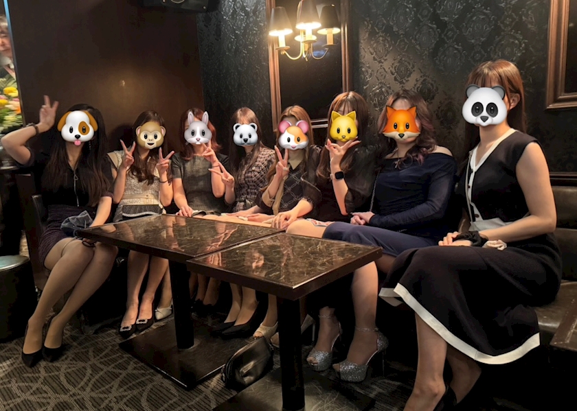 👧🏻&lrm;❤️&zwj;🔥❤️&zwj;🔥