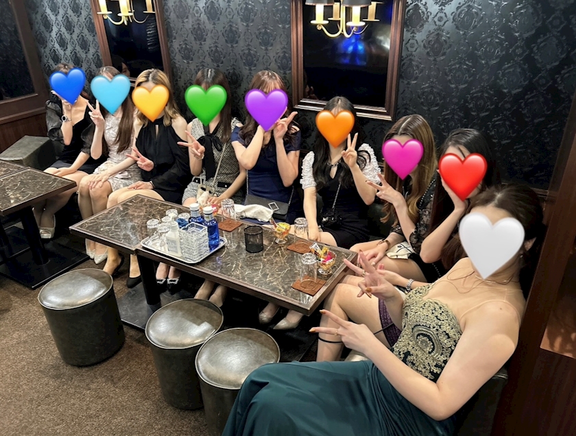 ‪🧏🏻&zwj;♀️💞‬