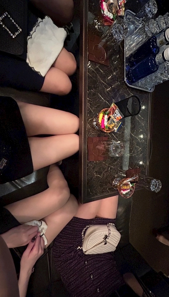 👩🏻👠
